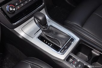 2016款荣威RX5 20T自动两驱旗舰版