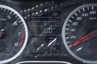 2018款奔腾X40网红版 1.6L自动豪华型