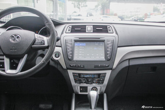 2015款绅宝X65 2.0T自动豪华型 烈焰橙