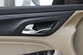 2017款宝骏730 1.8L iAMT豪华型7座