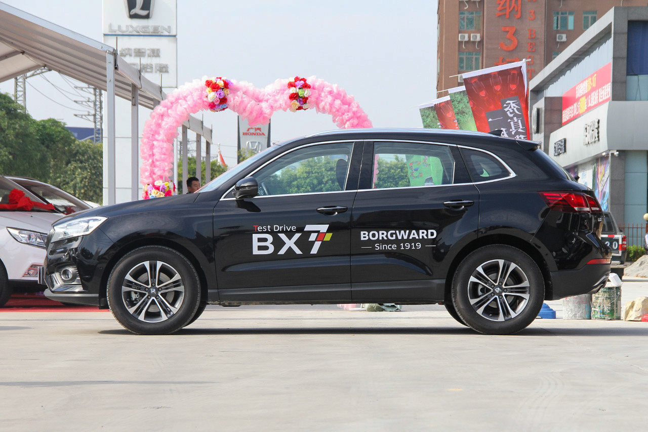 2016款宝沃BX7 2.0T自动两驱豪华版28T
