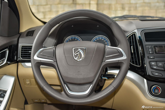 2016款宝骏730 1.5L手动超值版 7座