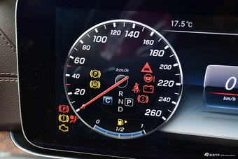 2016款奔驰E级2.0T自动E200L