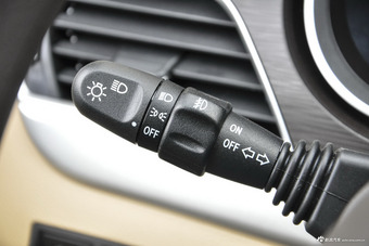 2016款宝骏730 1.5T手动标准版 7座