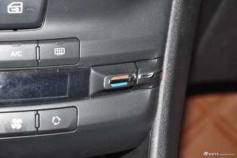 2016款标致2008 1.2THP 自动时尚版