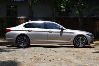 2018款宝马5系2.0T自动530Li尊享型豪华套装