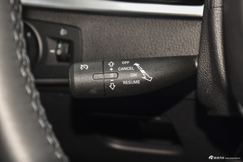 2018款荣威RX5 2.0T 30T自动两驱互联网黑金珍藏版