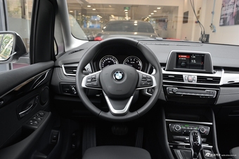 2018款宝马2系225i 2.0T自动尊享型M运动套装