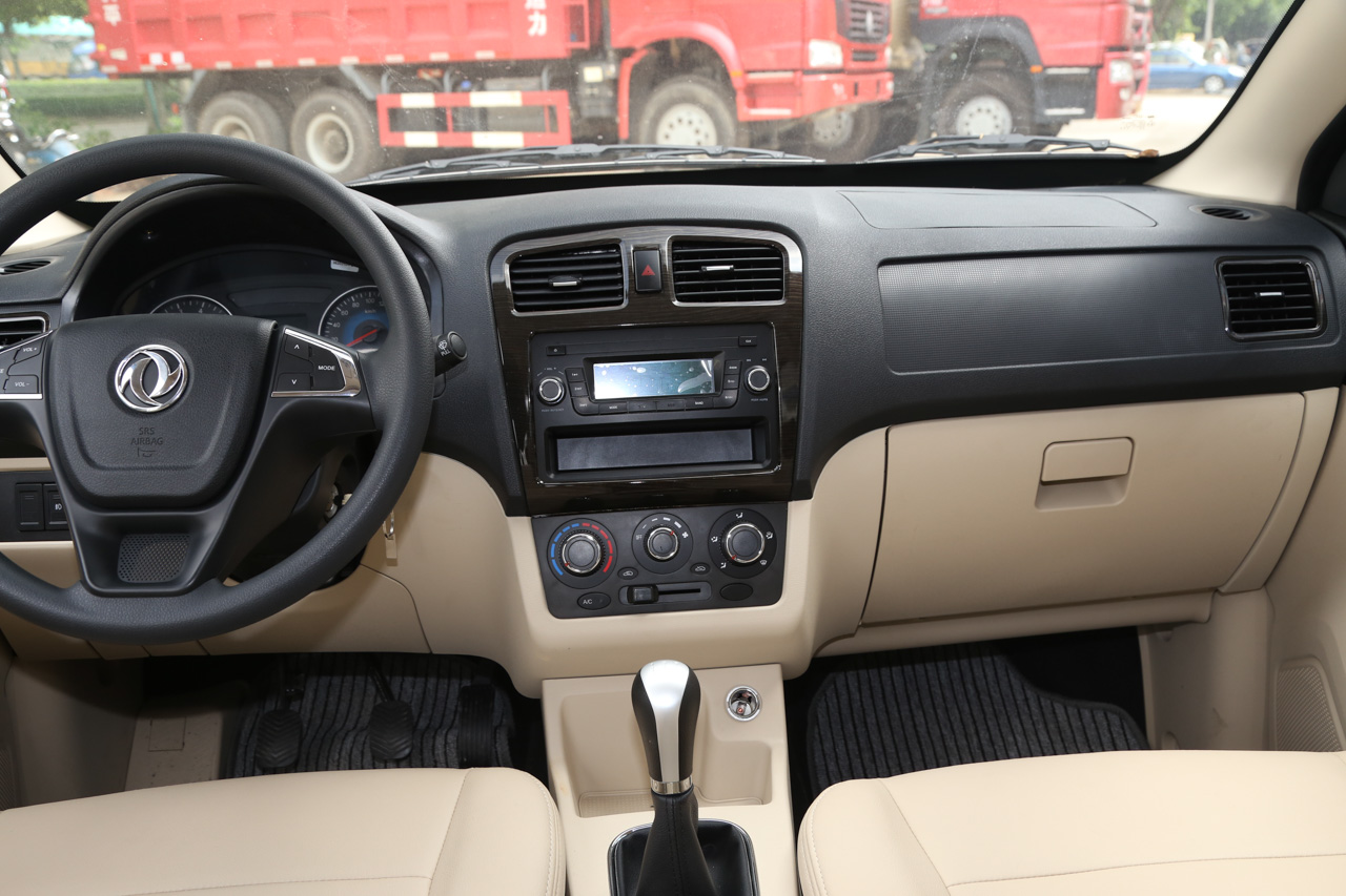 2016款风光370 1.5L手动标准型7座 摩卡棕