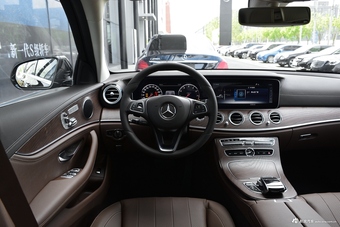 2018款奔驰E级改款2.0T自动 300L 时尚型