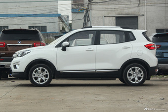 2017款长安CS15 1.5L自动豪华天窗版