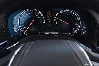 2018款宝马7系730Li 2.0T自动尊享型卓越套装