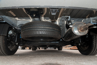 2017款长安欧尚A800 1.6L手动豪华型