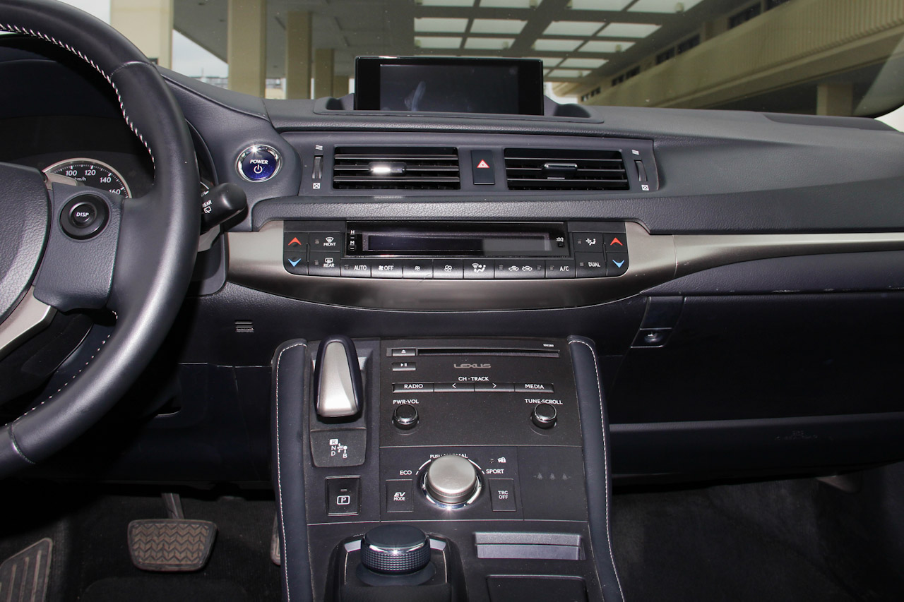 2014款雷克萨斯CT 1.8L自动200h舒适版双色