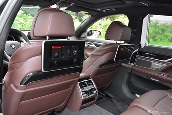 2018款宝马7系740Li 3.0T自动领先型M运动套装