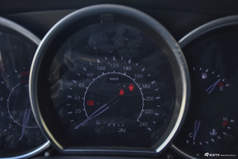 2015款众泰Z500 1.5T 自动尊贵型