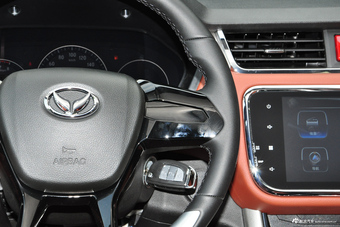 2016款北汽幻速S3L 1.5L手动尊享型