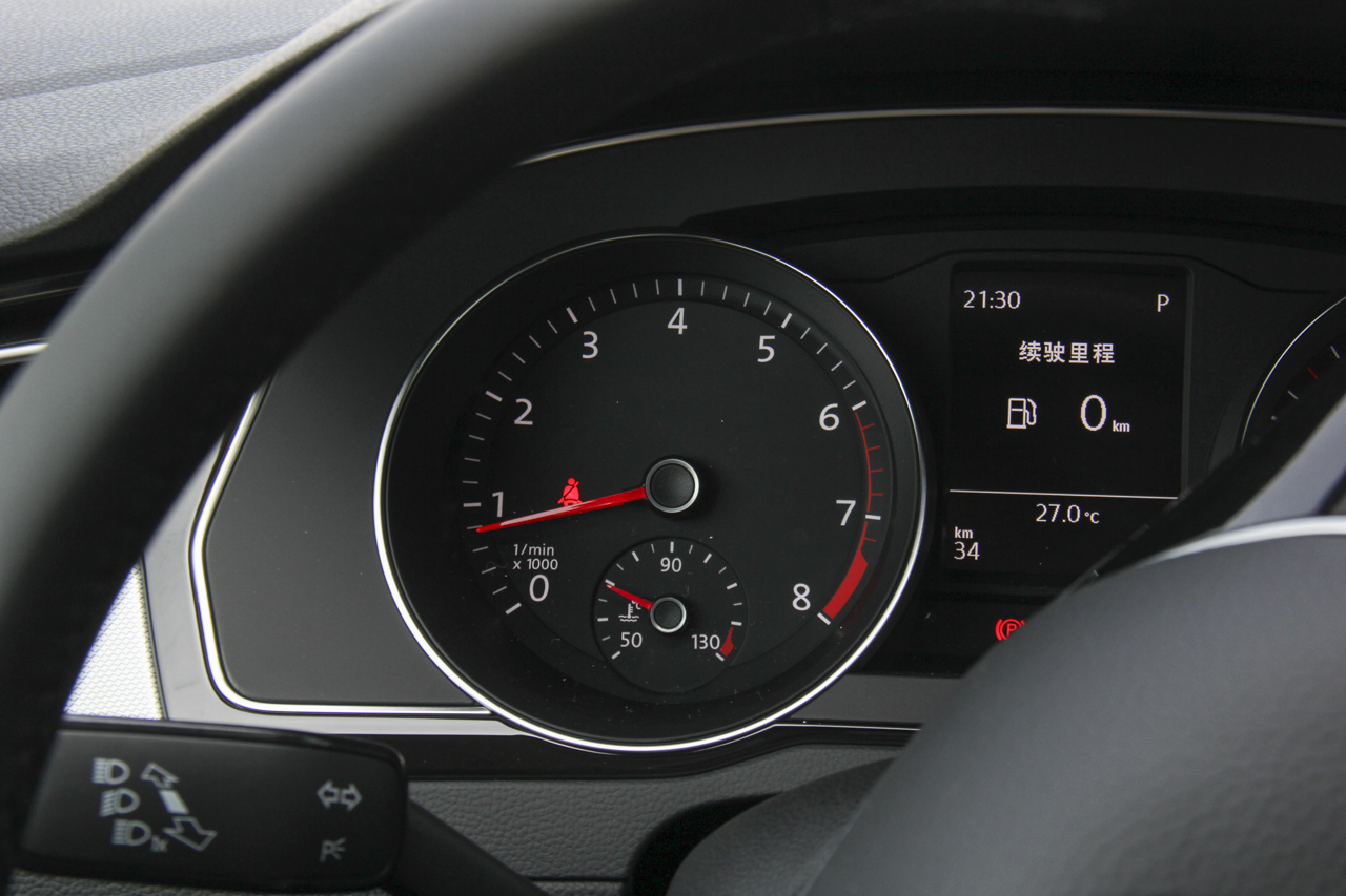 2018款迈腾1.8T自动330TSI DSG领先型