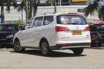 2017款宝骏730 1.5T自动风尚型7座