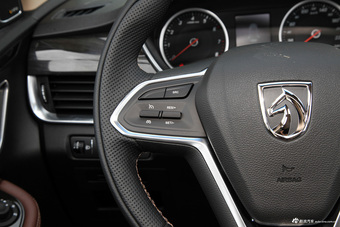 2017款宝骏560 1.5T DCT尊享型