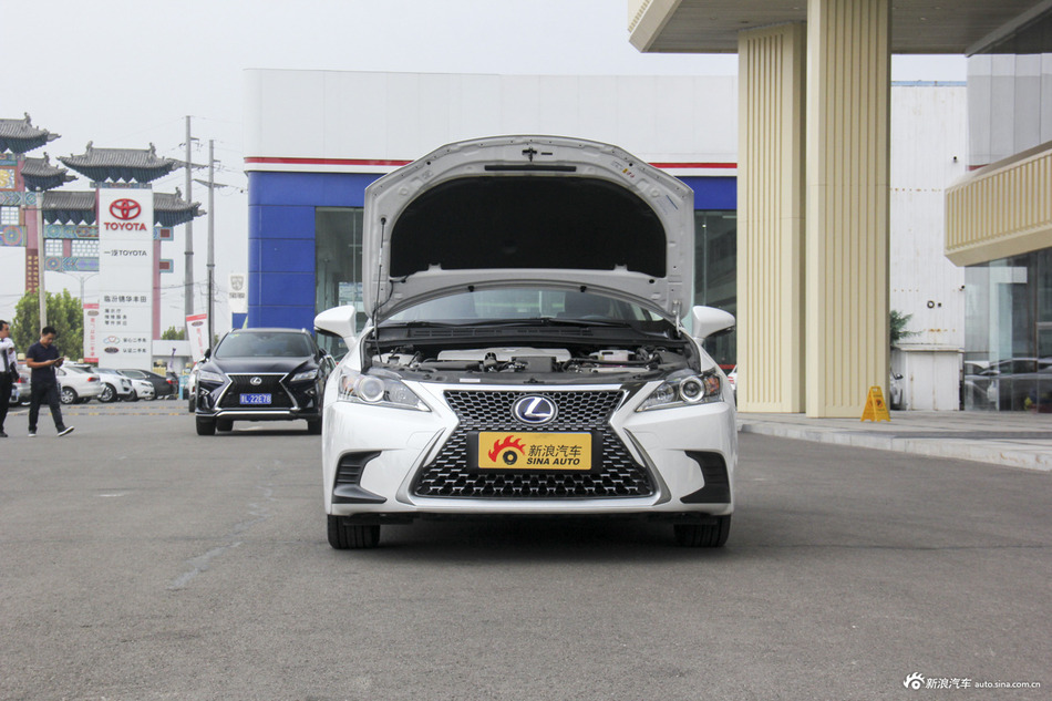 2017款雷克萨斯CT200h 舒适版双色