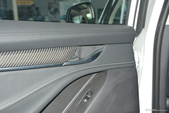 2017上汽大通D90 2.0T手动两驱火星