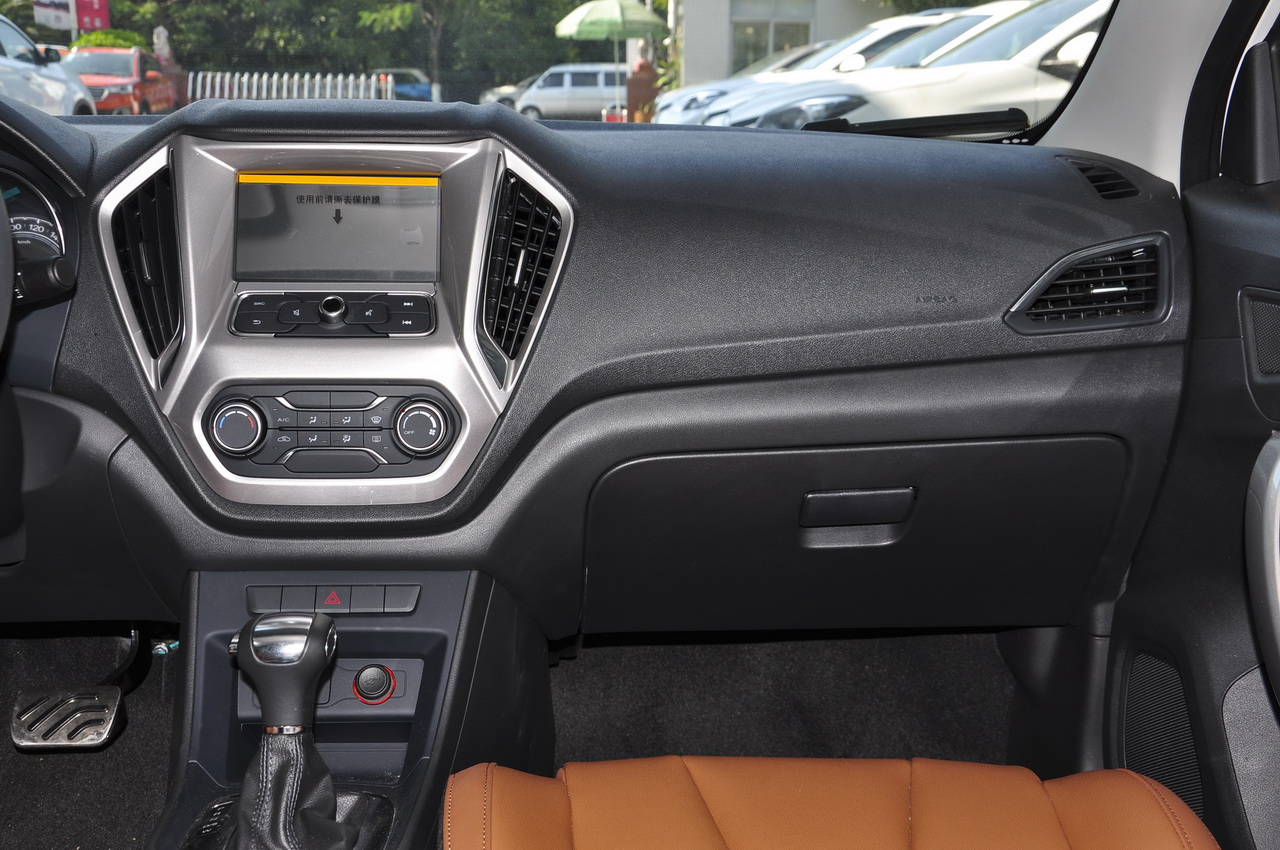 2016款名爵锐行1.5L自动超值豪华版