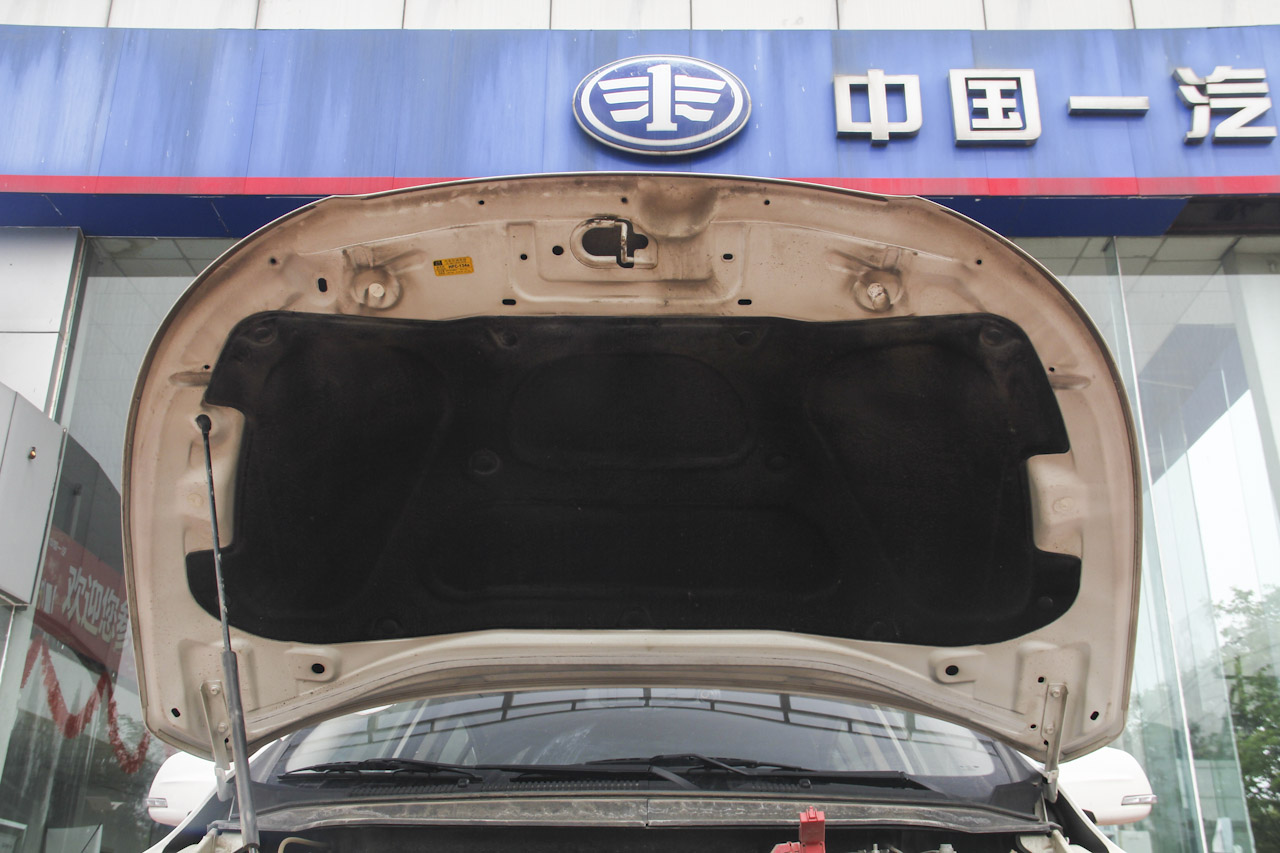 2015款骏派D60 1.8L自动尊贵型 白色