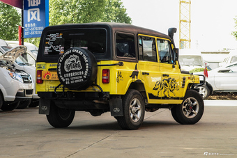 2016款BJ 212 2.0L手动方门四驱豪华型 国IV