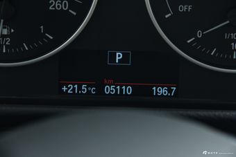 2017款宝马1系120i自动设计套装型 