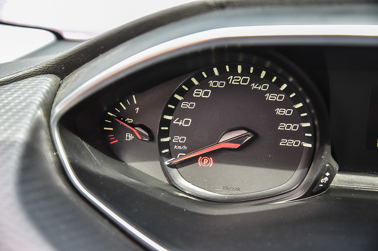 2016款标致308 1.2T自动豪华版