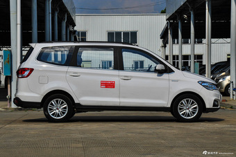 2015款五菱宏光S1 1.5L手动舒适型 白