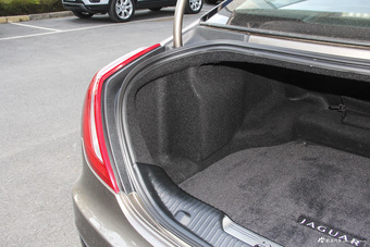 2015款捷豹XJL 3.0L自动SC两驱尊享商务版