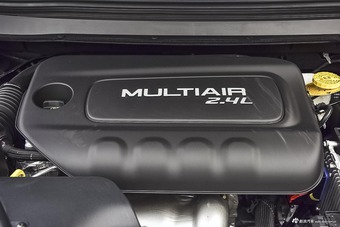 2016款自由光2.4L自动专业版 晶黑