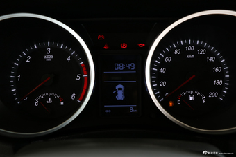 2017款黄海N3 2.5T手动四驱运动版JE4D25C