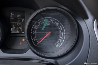 2016款名爵锐行1.5L自动风尚版