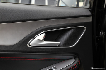 2017款宝骏560 1.5T 手动舒适型7座 