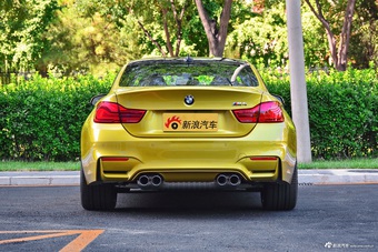 2017款宝马M4手动双门轿跑车