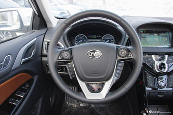 2016款比亚迪秦EV300尊荣型