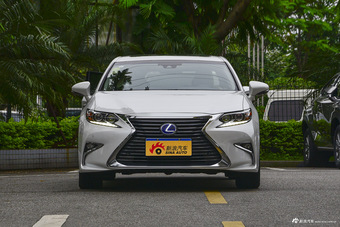 2015款雷克萨斯ES 2.5L自动300h尊贵版