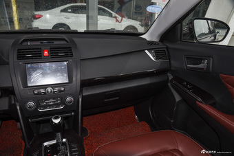 2015款力帆820 2.4L自动旗舰型