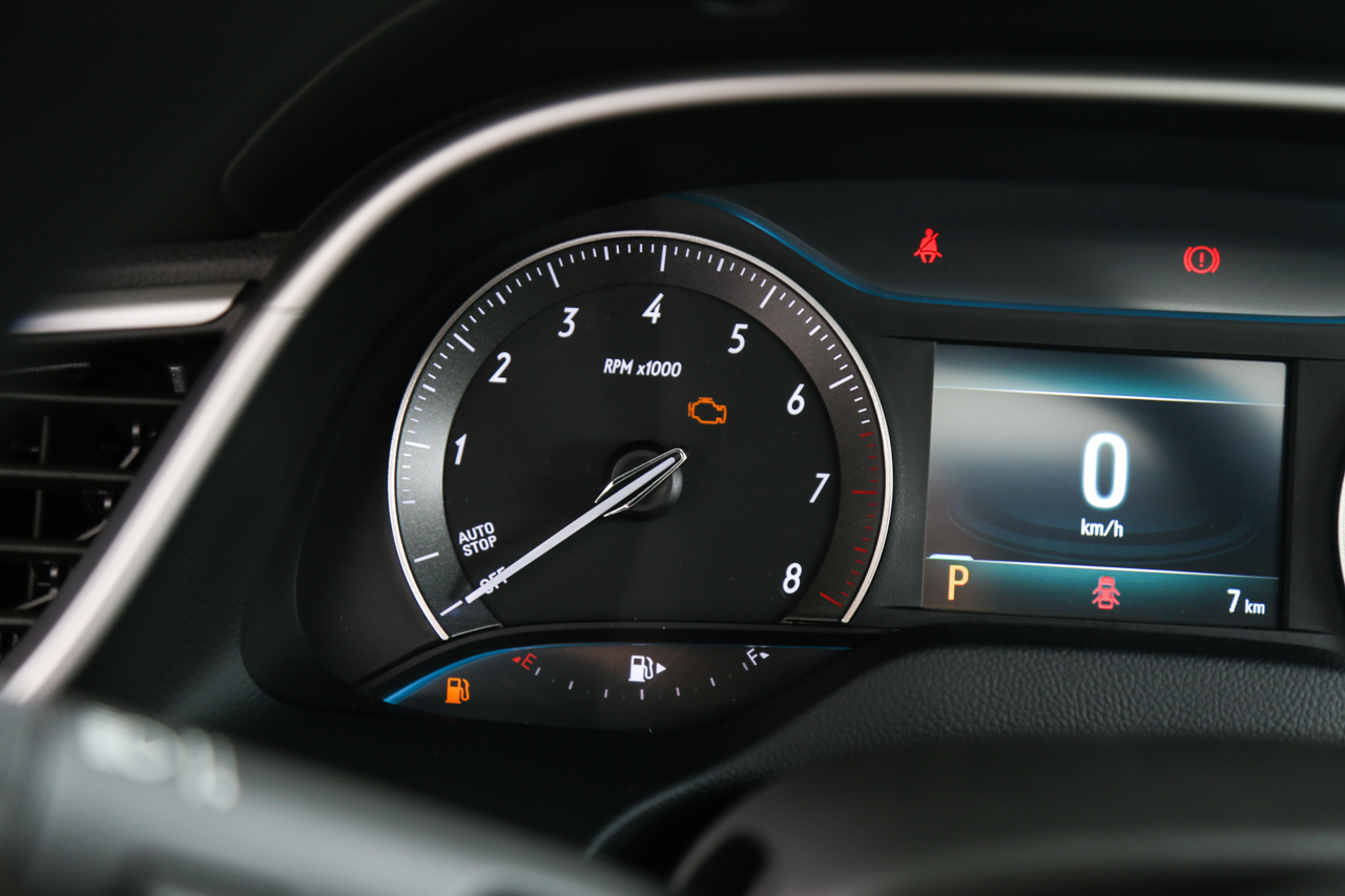 2016款英朗1.5L自动精英型15N 雪域白