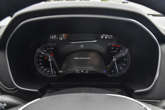 2018款荣威RX5 2.0T 30T自动两驱互联网黑金珍藏版