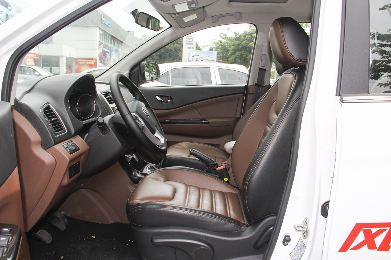 2016款风行SX6 2.0L手动尊享型