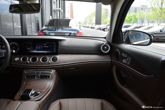 2018款奔驰E级改款2.0T自动 300L 时尚型