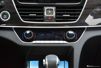 2017款宝骏560 1.5T DCT旗舰型