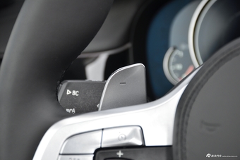 2018款宝马7系740Li 3.0T自动尊享型M运动套装xDrive黑焰版