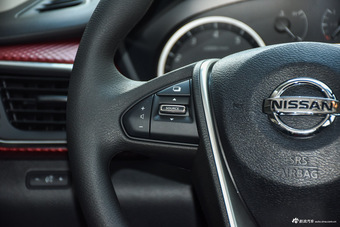 2016款蓝鸟 1.6L自动炫酷版 烈焰红