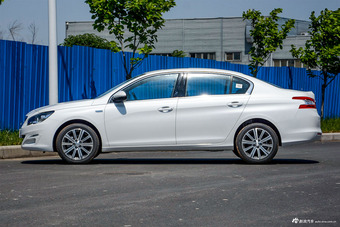 2015款东风标致408 1.2T自动豪华版