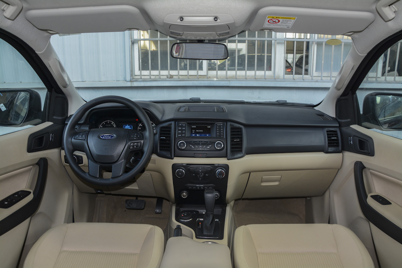 2017款撼路者2.0T自动四驱菁英版汽油5座